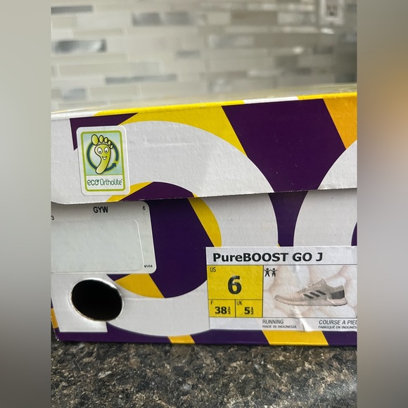 Adidas PureBOOST GO size 6US - Picture 2 of 8